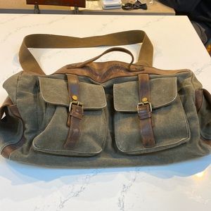 Vintage style duffel bag